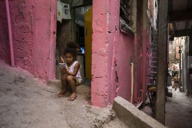 “Paraisópolis dreams with public spaces and rejects wall” figure: folha de são paulo